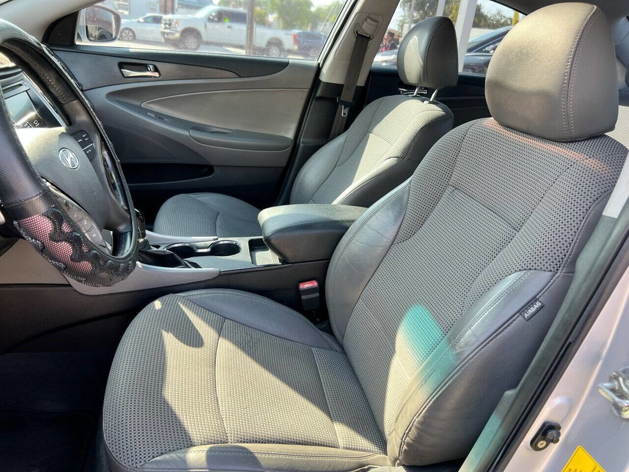 Used 2011 Hyundai Sonata SE w/ Navigation & Sunroof Pkg 4 FWD image 12