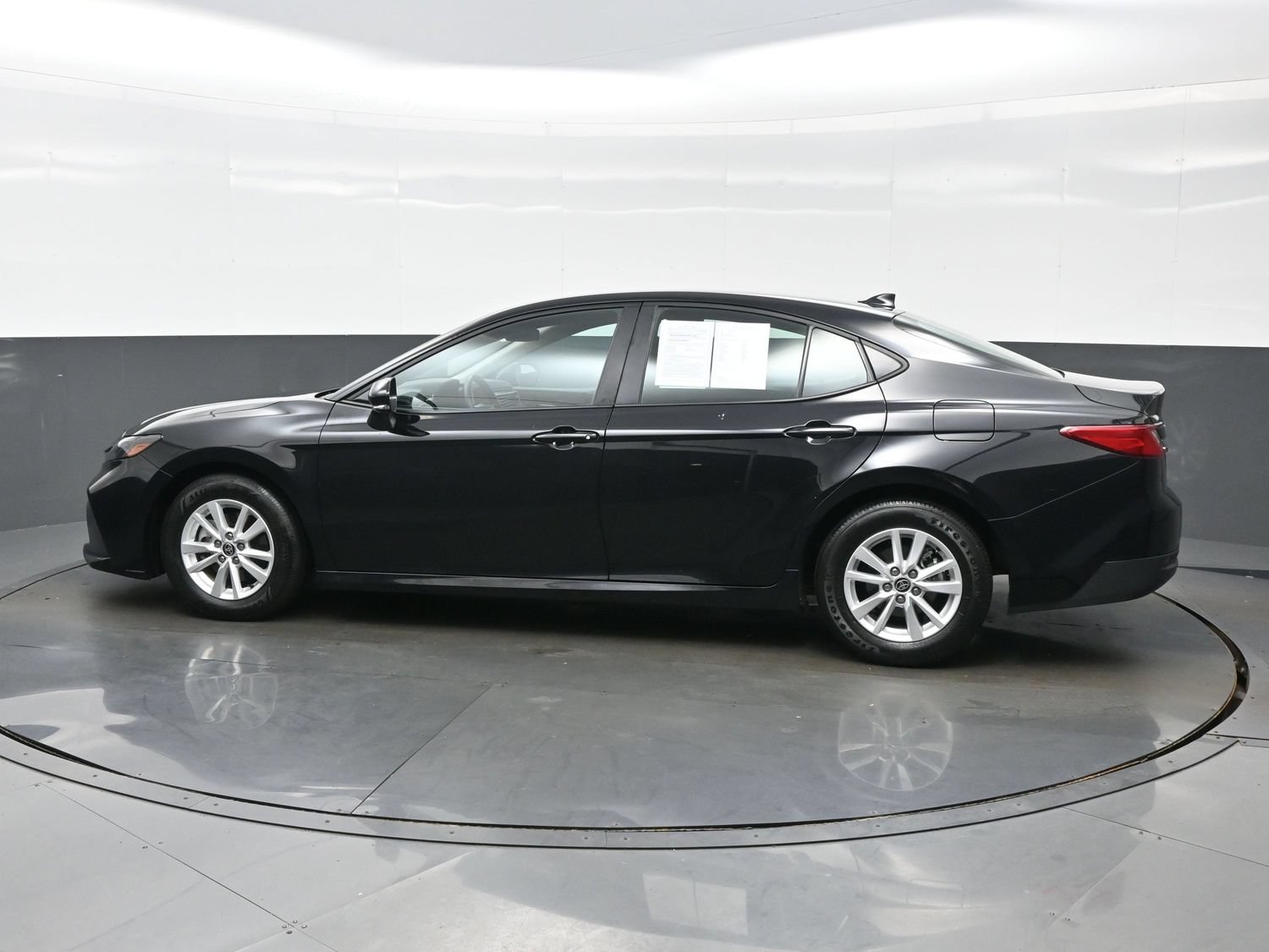 Used 2025 Toyota Camry LE FWD image 3