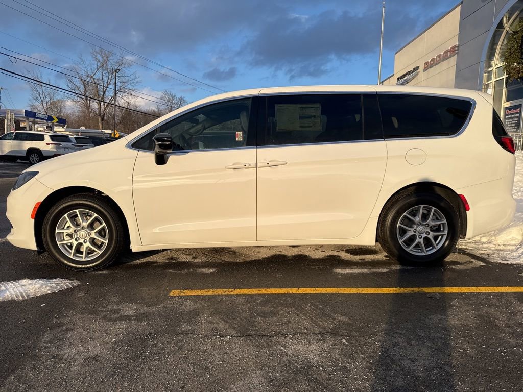 New 2026 Chrysler Voyager LX FWD image 5