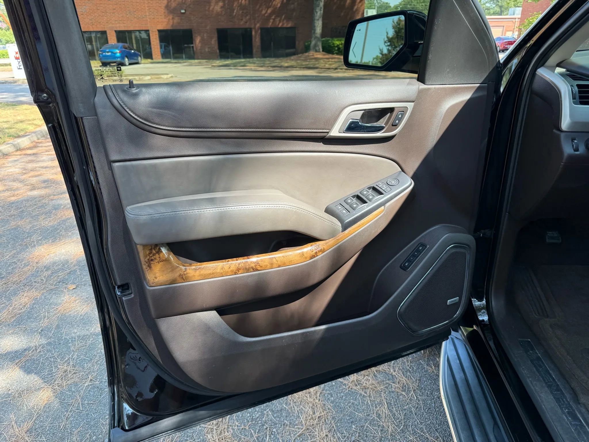 Used 2015 GMC Yukon Denali w/ Open Road Package image 9