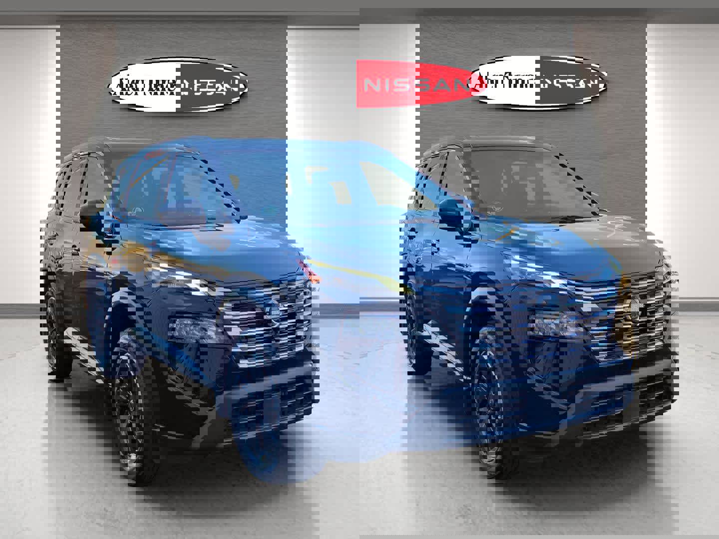 Used 2024 Nissan Rogue SV w/ SV Premium Package image 1