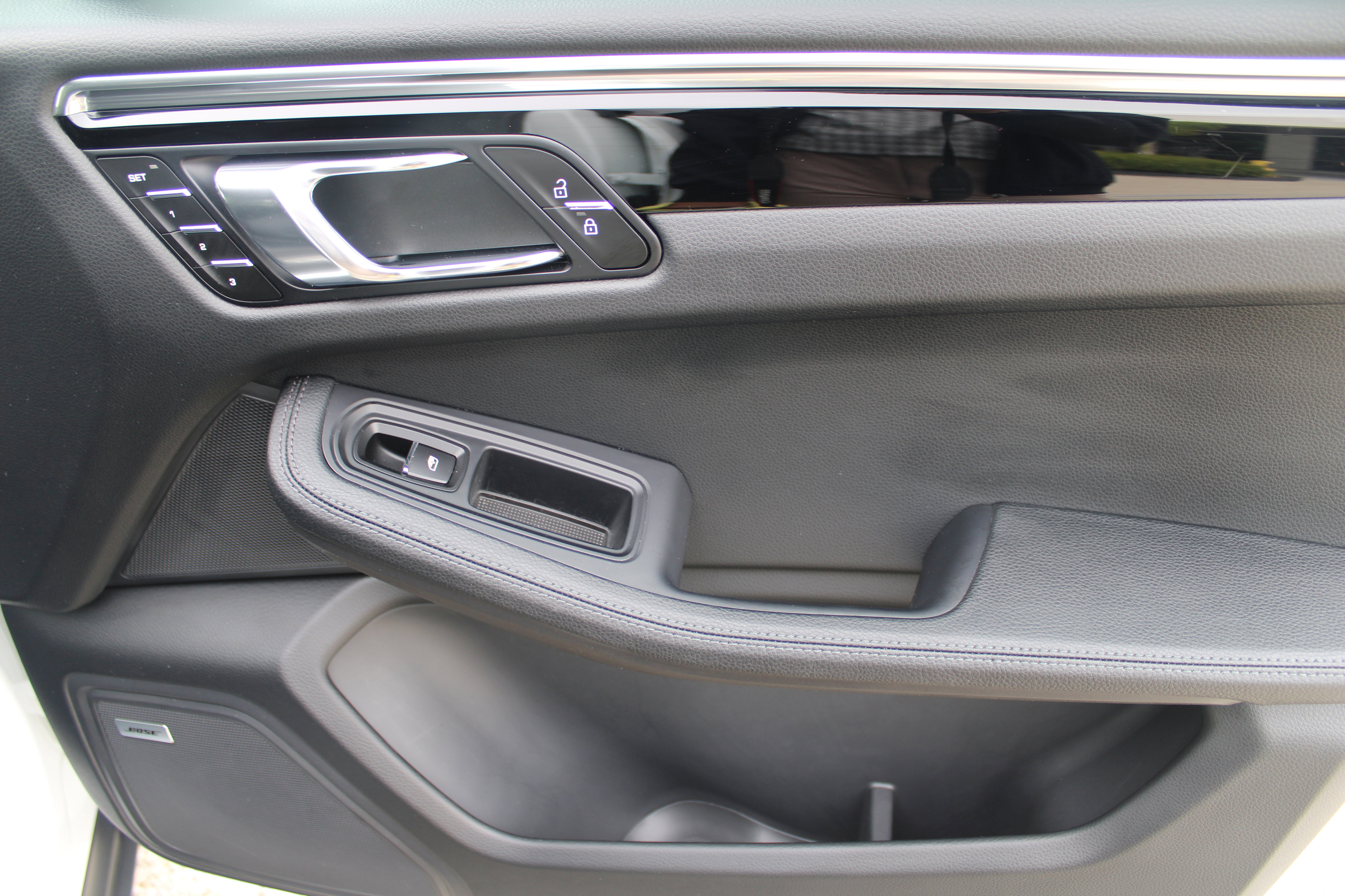 Certified 2026 Porsche Macan Turbo AWD/4WD image 34