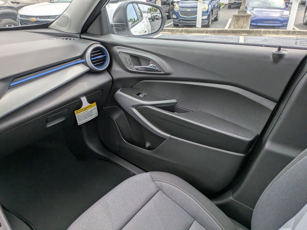 New 2026 Chevrolet Trax LS w/ Driver Confidence Package image 18