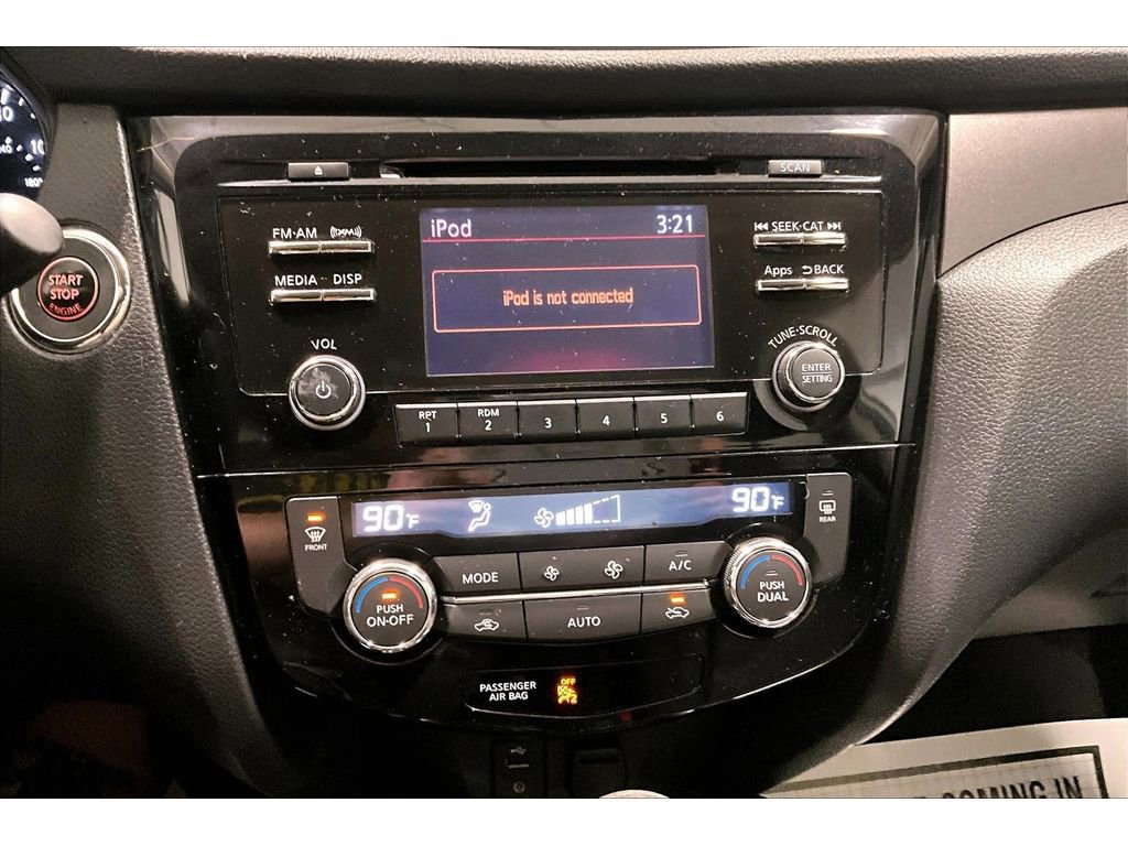 Used 2016 Nissan Rogue SV image 33