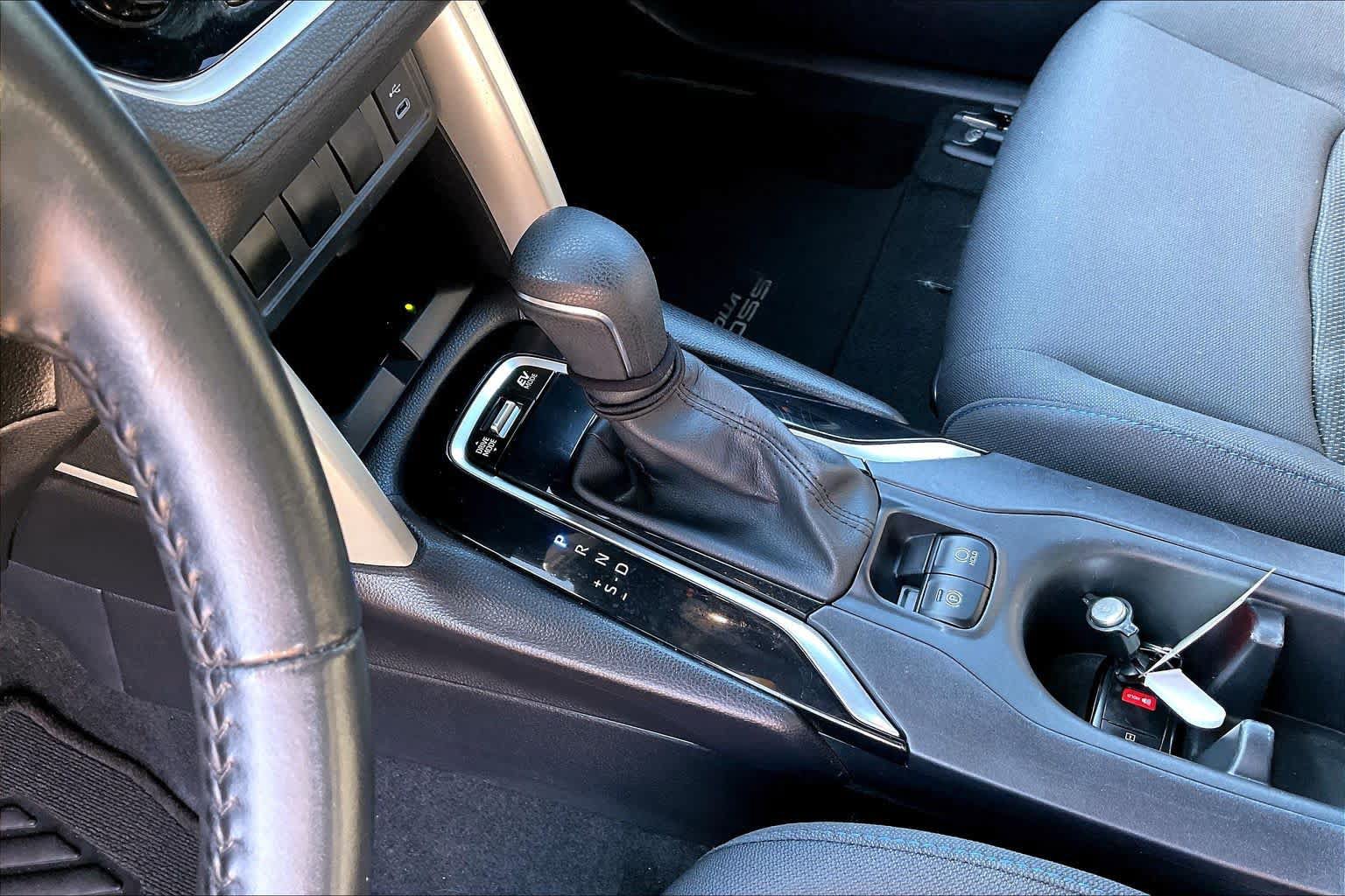 Used 2024 Toyota Corolla Cross AWD Hybrid image 16