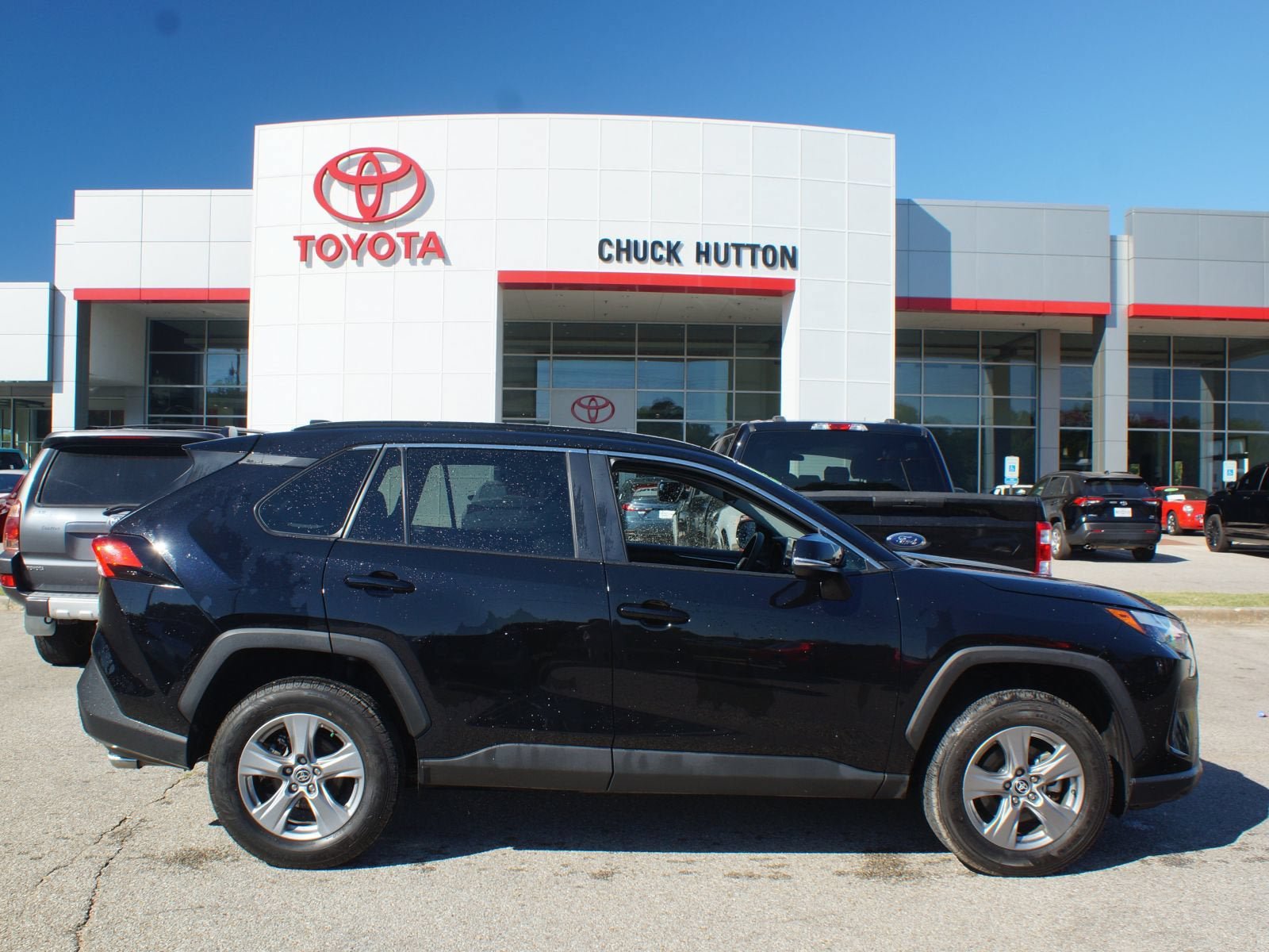 Used 2025 Toyota RAV4 XLE AWD/4WD image 1