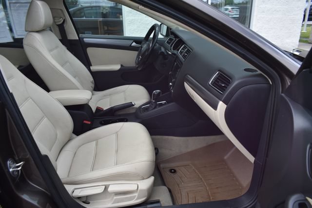 Used 2015 Volkswagen Jetta TDI SE FWD image 37