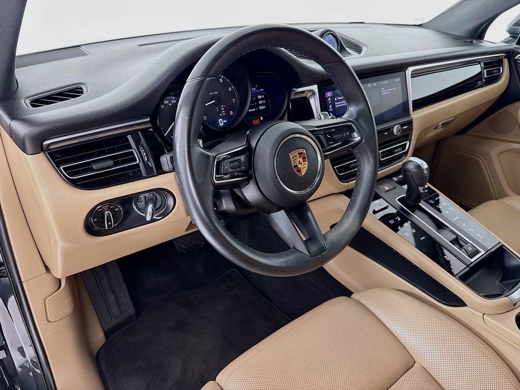 Certified 2023 Porsche Macan AWD/4WD image 4