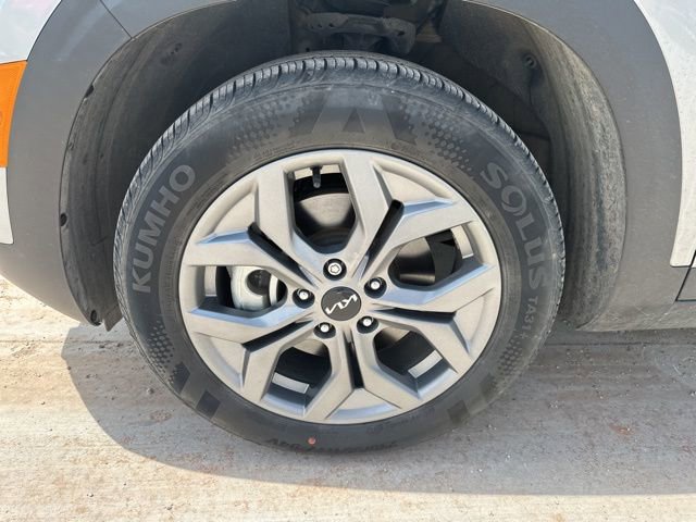 Used 2024 Kia Seltos LX AWD/4WD image 2