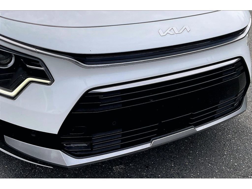 Used 2023 Kia Niro SX image 30
