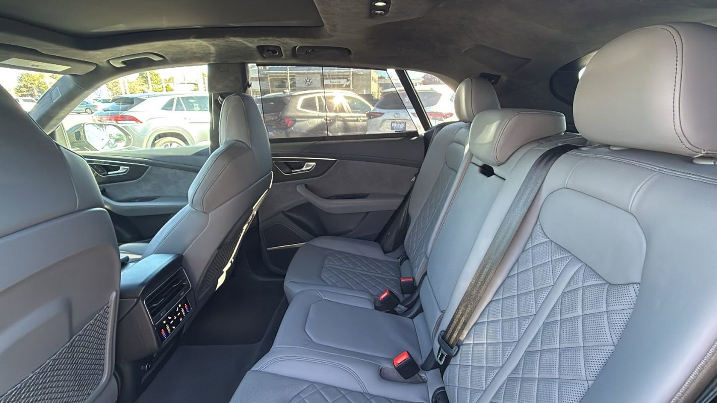 Used 2021 Audi SQ8 Prestige image 11