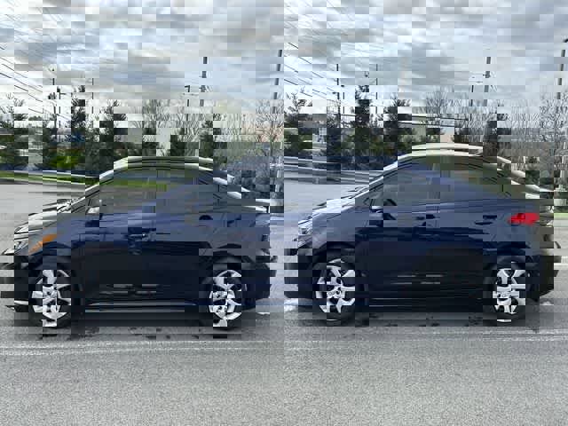 Used 2025 Toyota Corolla LE image 2