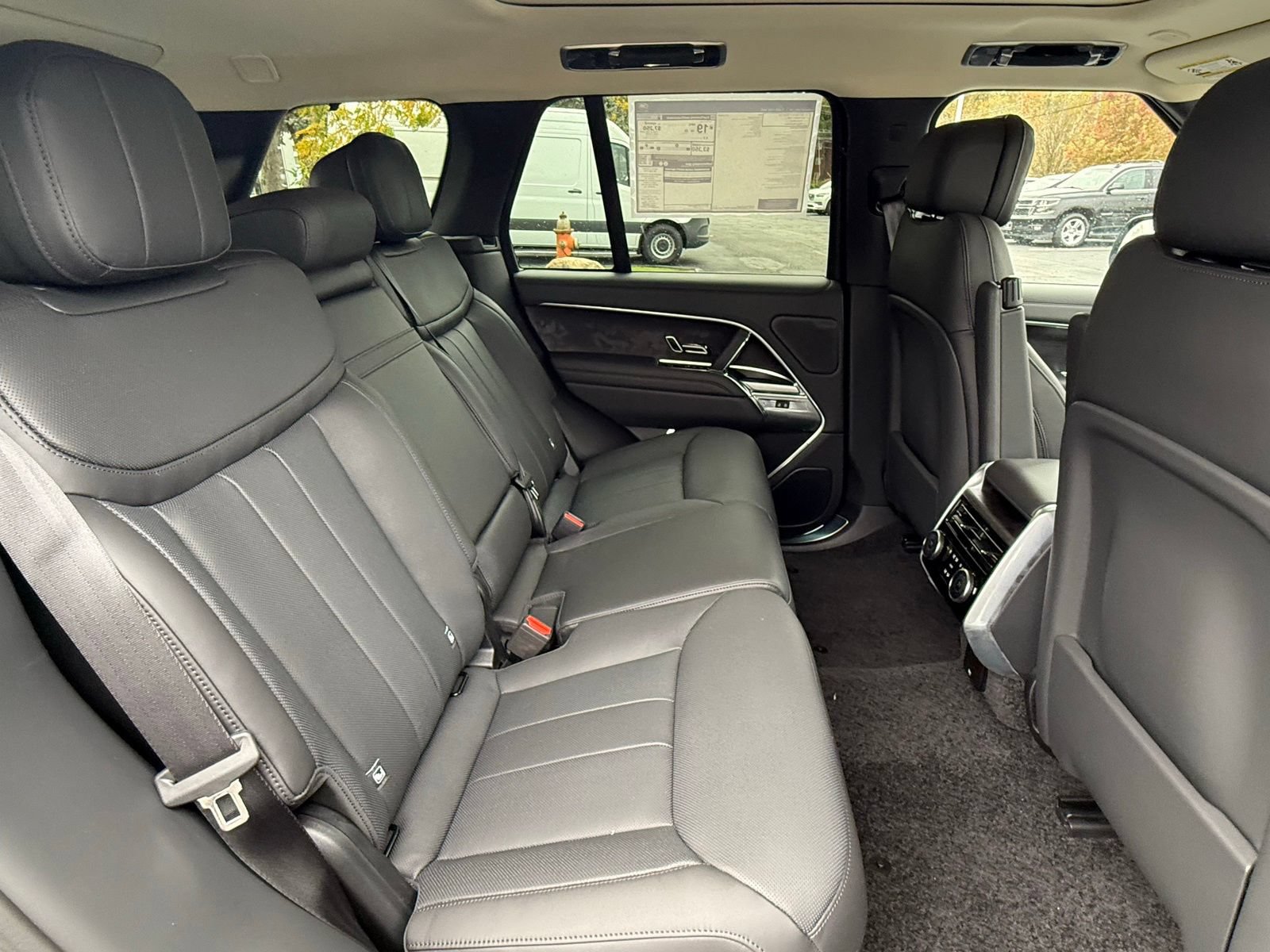 New 2025 Land Rover Range Rover SE AWD/4WD image 18