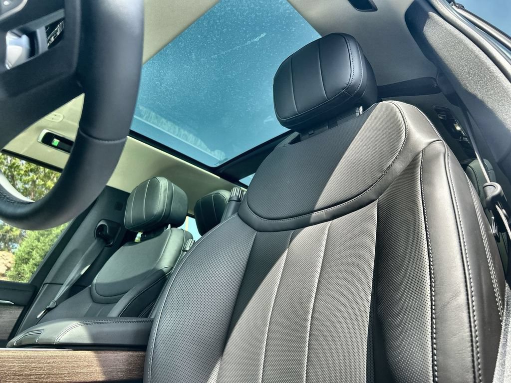 New 2026 Land Rover Range Rover Long Wheelbase SE AWD/4WD image 19