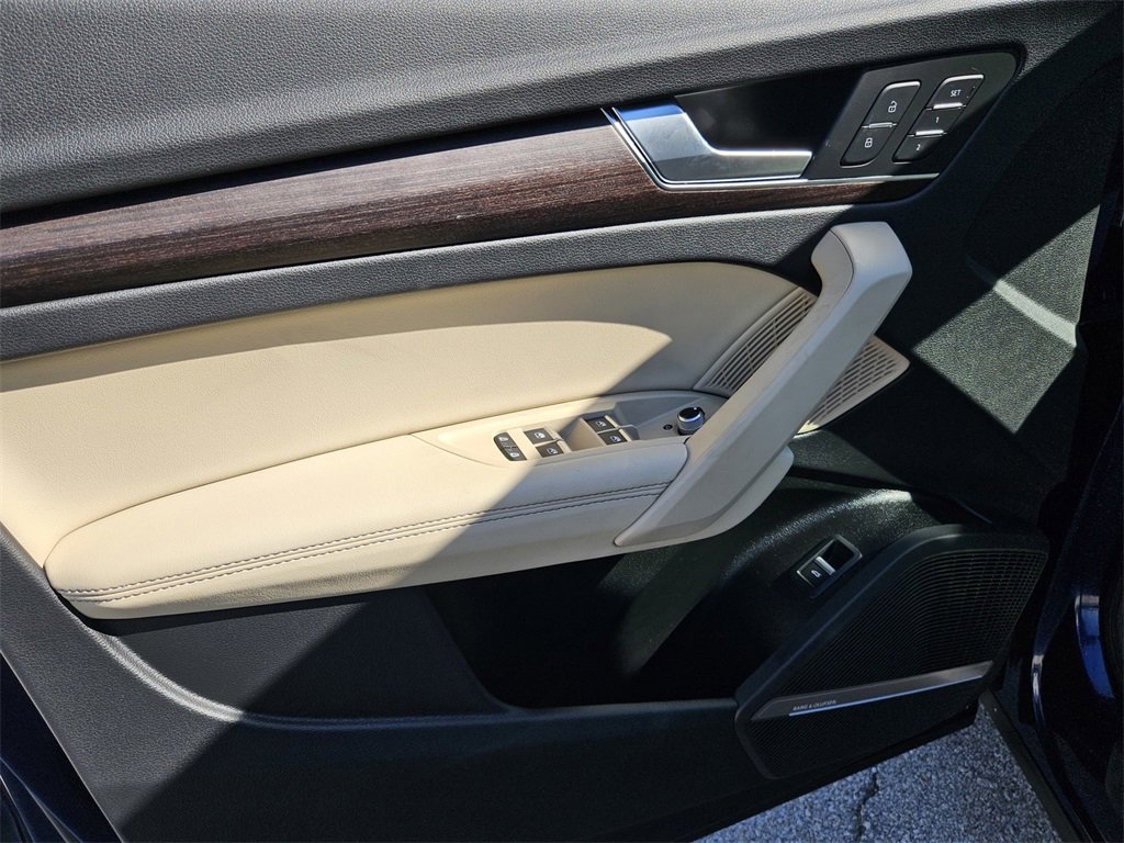 Used 2025 Audi Q5 2.0T Premium Plus w/ Premium Plus Package image 14