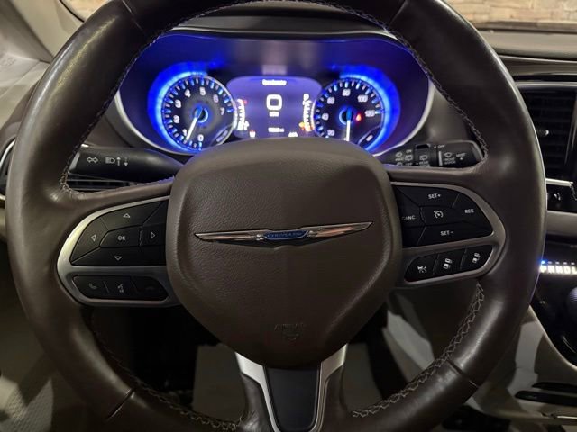 Used 2019 Chrysler Pacifica Touring-L Plus w/ Advanced Safetytec Group FWD image 16