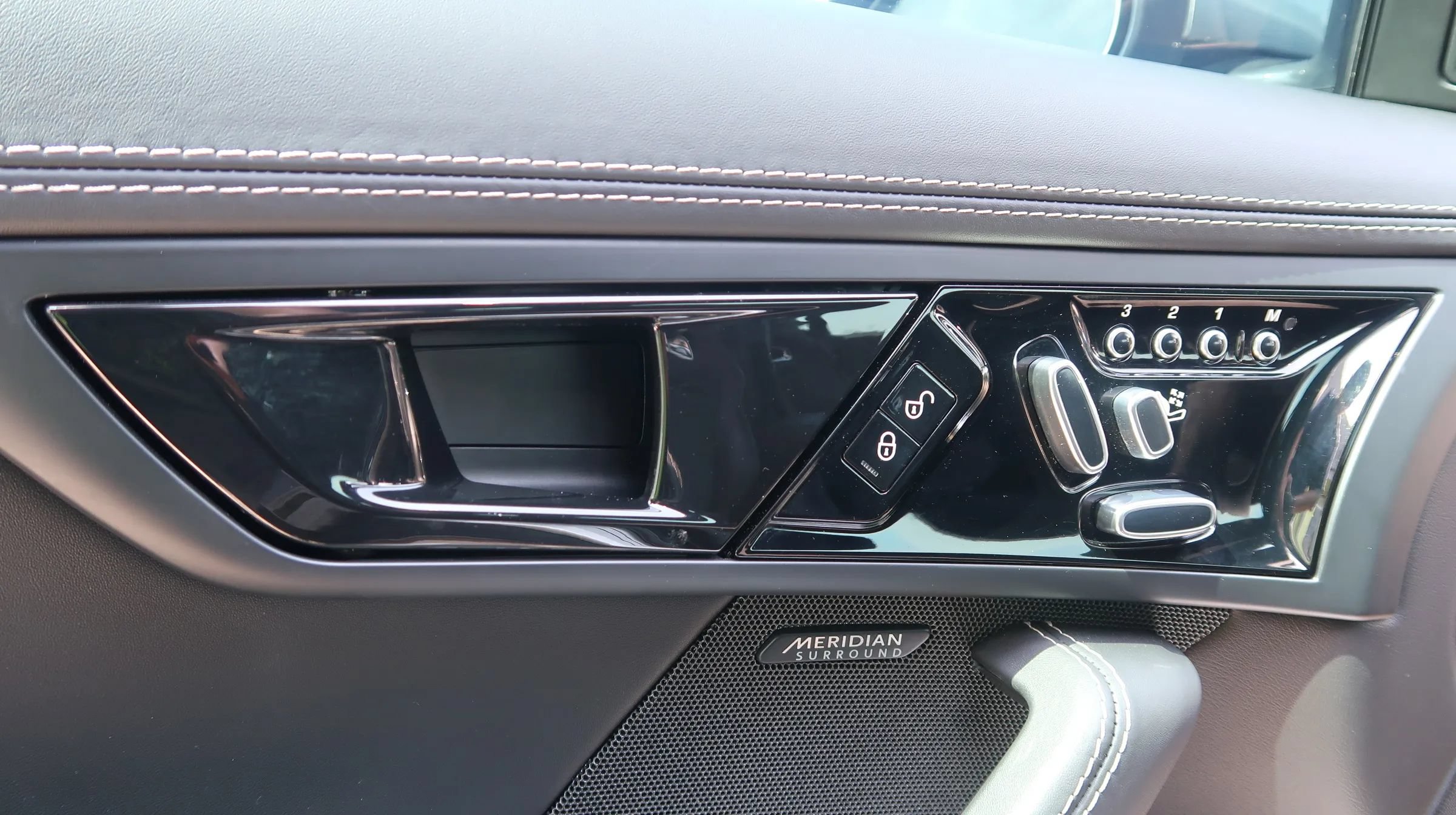 Used 2020 Jaguar F-TYPE R AWD/4WD image 22