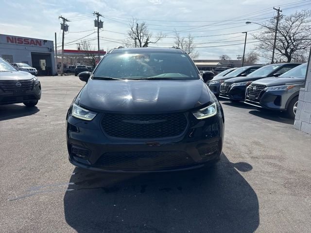 Used 2025 Chrysler Pacifica Limited FWD image 7