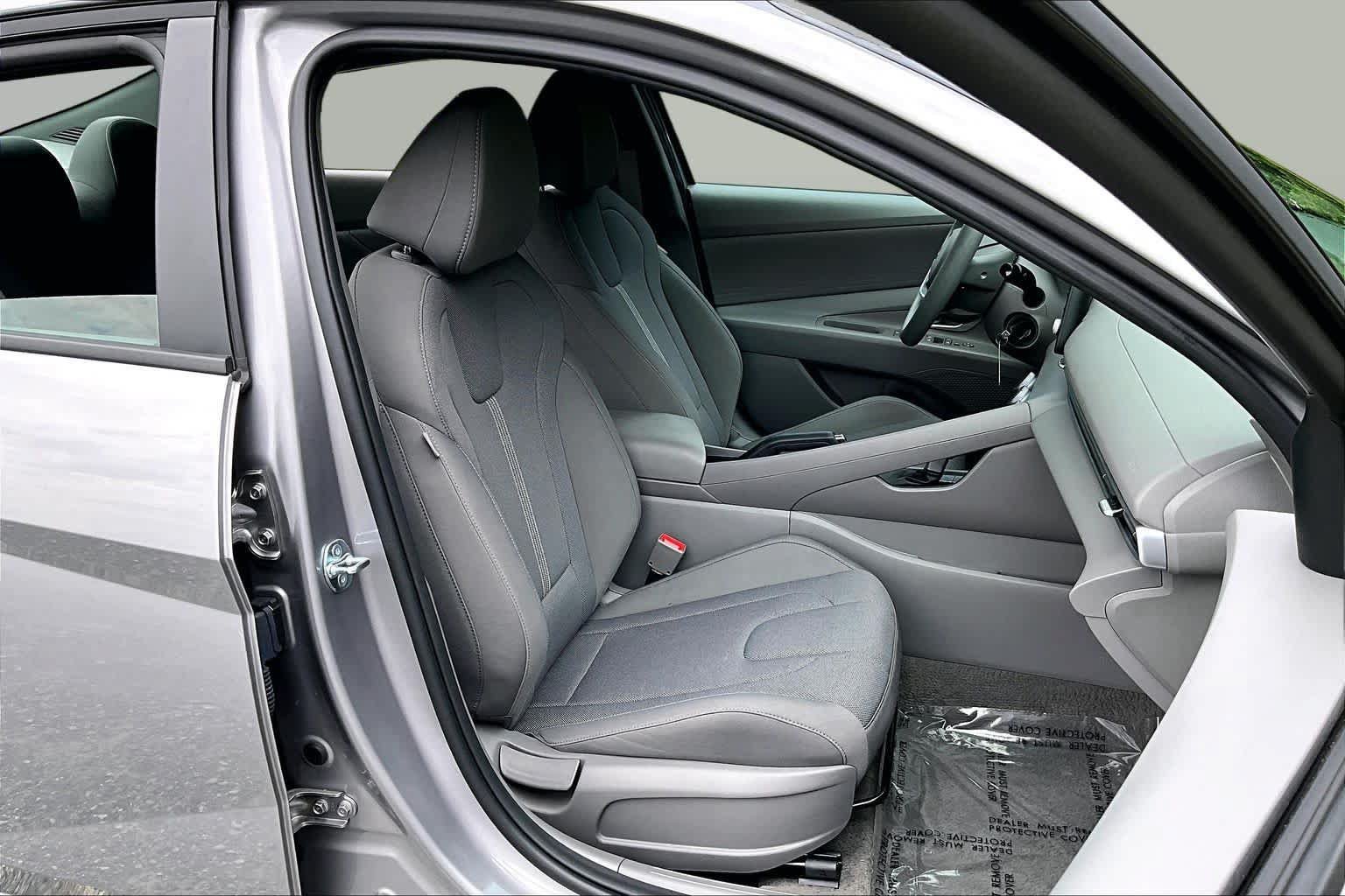 Used 2026 Hyundai Elantra SE FWD image 8