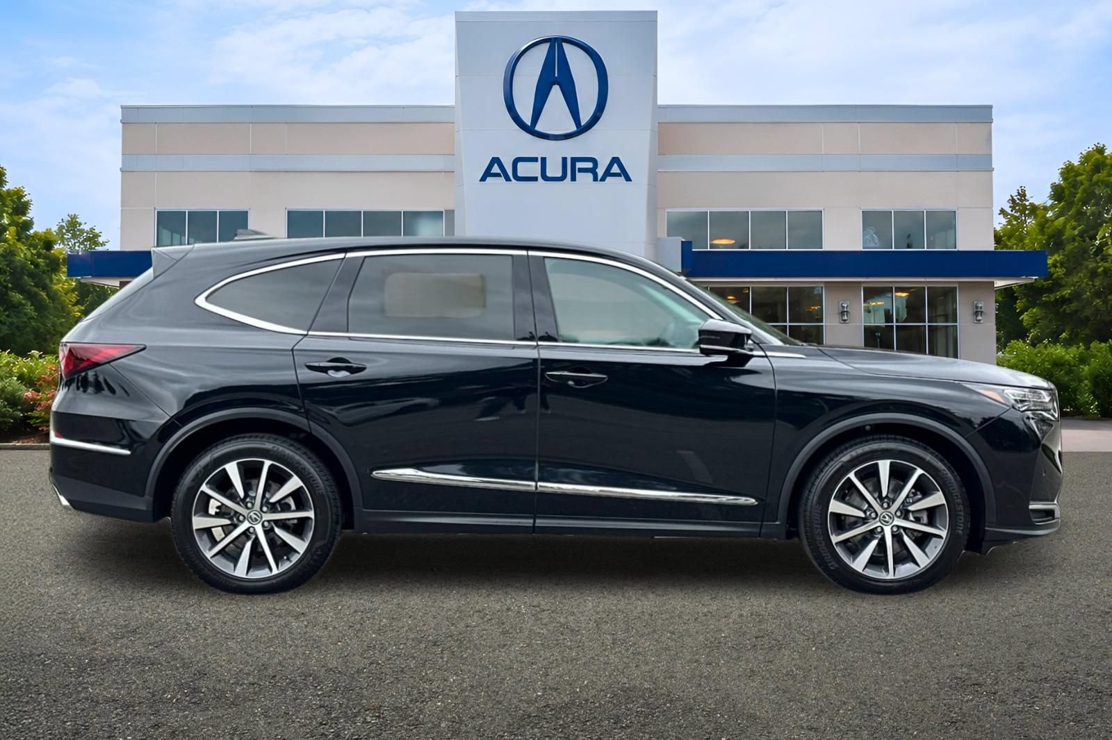 New 2026 Acura MDX w/ Technology Package FWD image 2