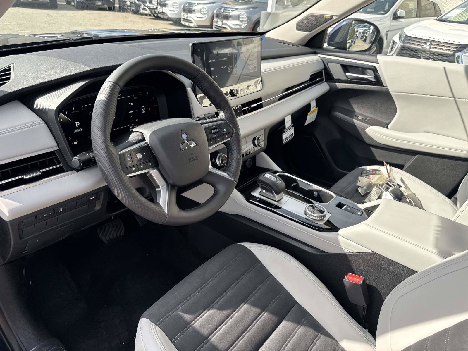 New 2026 Mitsubishi Outlander SE FWD image 14