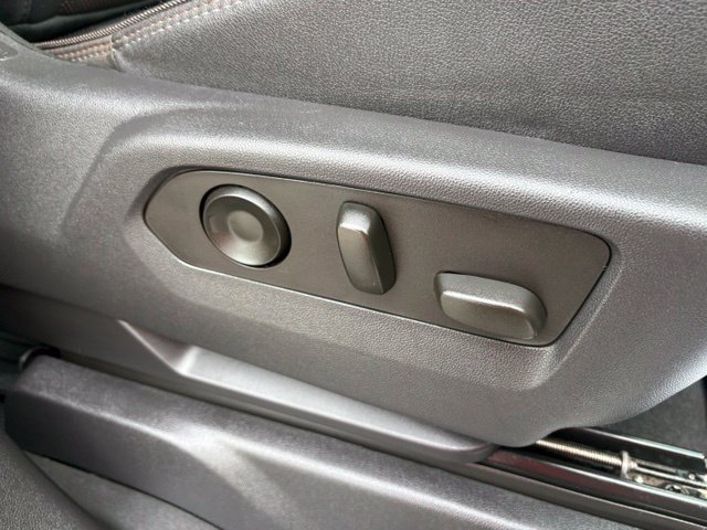 Used 2024 Chevrolet Silverado 2500 High Country w/ Technology Package AWD/4WD image 33