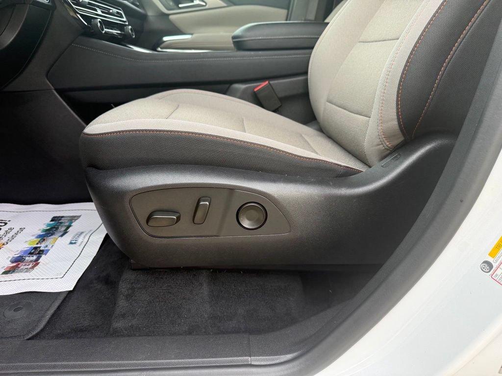 Used 2026 Chevrolet Traverse LT w/ Driver Confidence Package FWD image 30