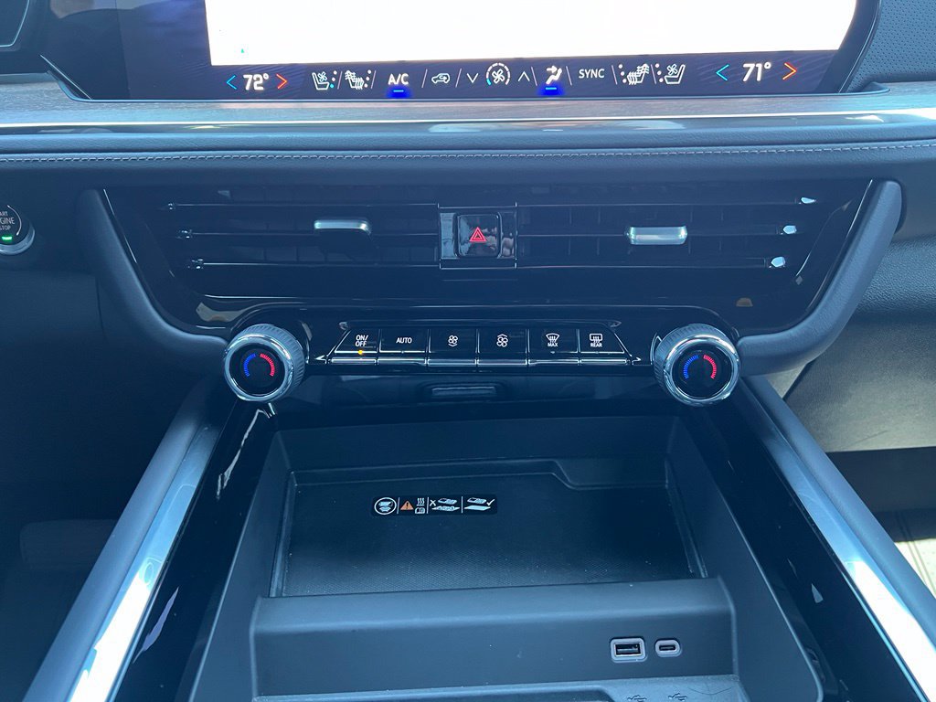Used 2025 Chevrolet Tahoe High Country AWD/4WD image 28