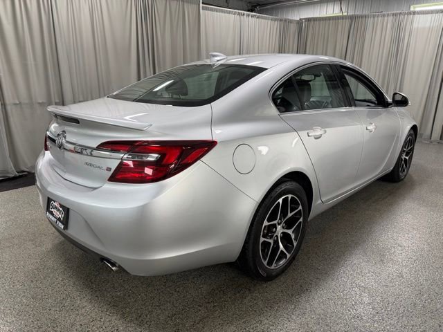 Used 2017 Buick Regal Sport Touring FWD image 4