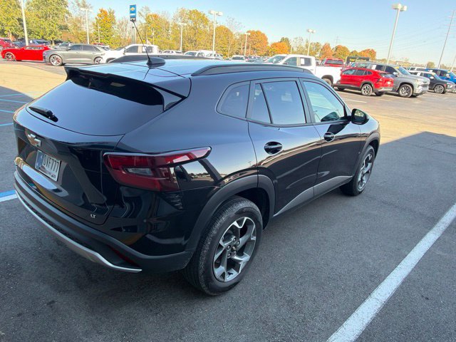 Used 2024 Chevrolet Trax LT w/ Driver Confidence Package FWD image 3