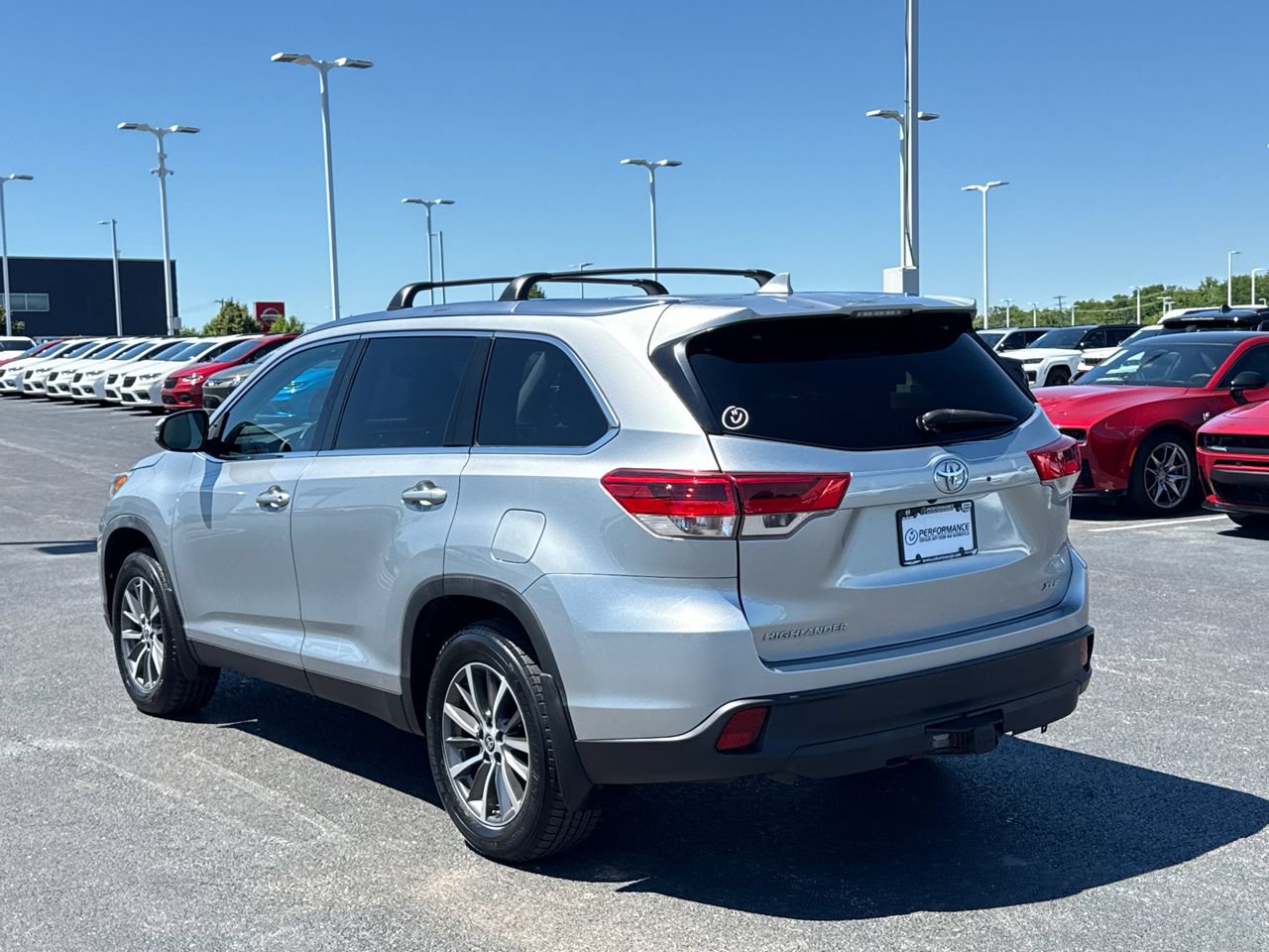 Used 2019 Toyota Highlander XLE FWD image 5
