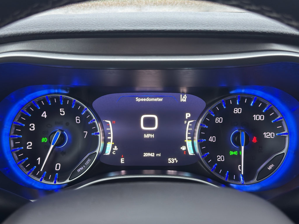 Used 2024 Chrysler Pacifica Touring-L image 29