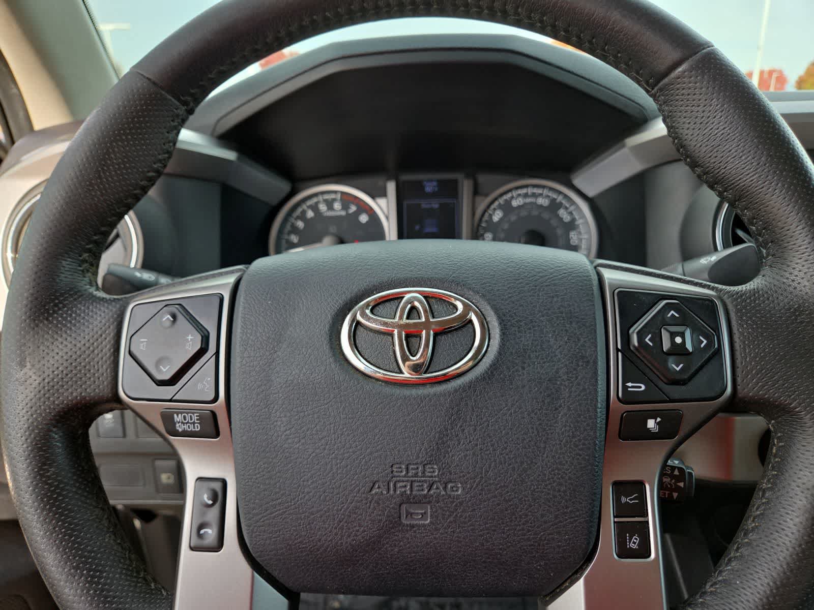 Used 2020 Toyota Tacoma SR5 w/ Blackout Package AWD/4WD image 23