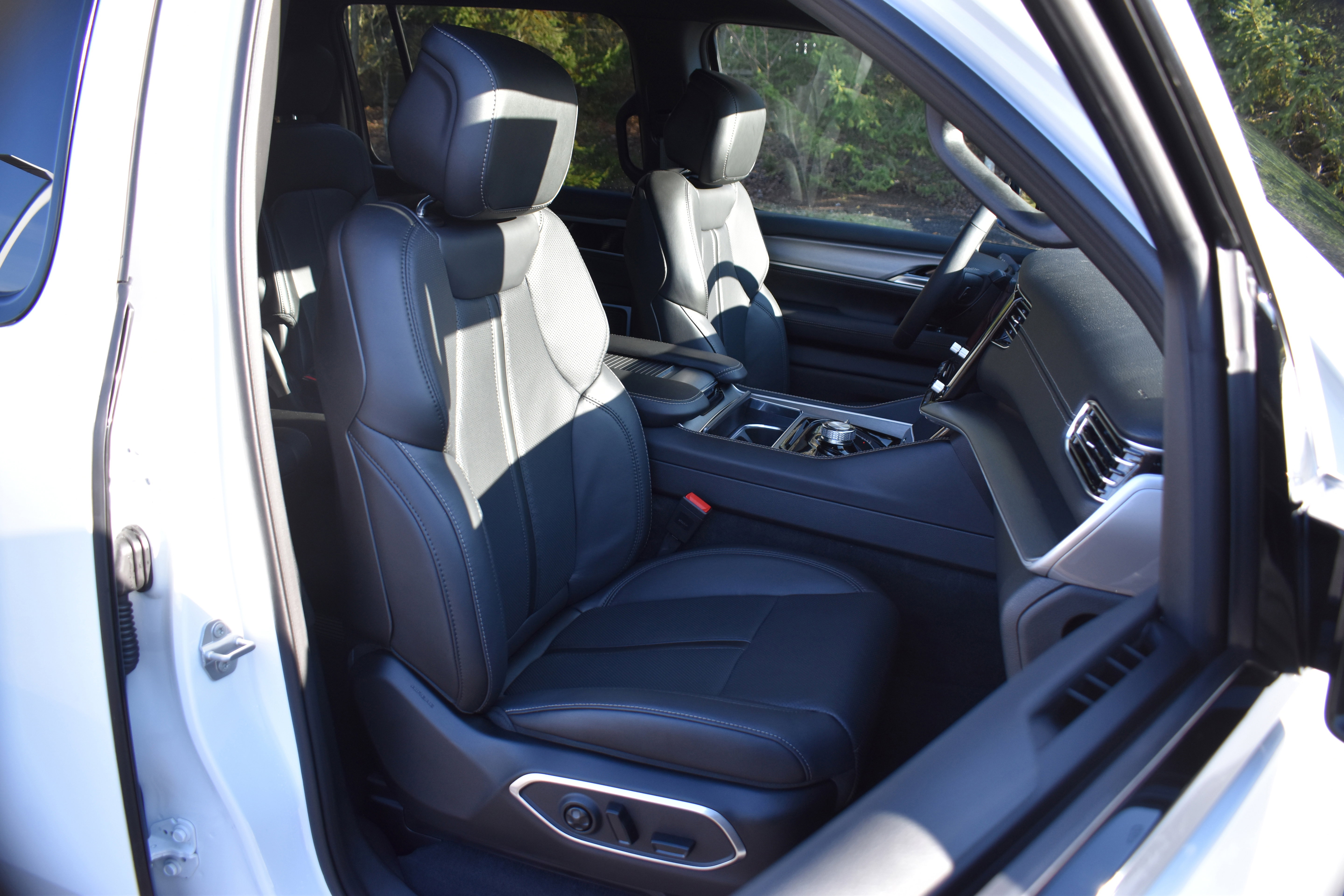 Used 2025 Jeep Wagoneer L Series II w/ Premium Group I image 24