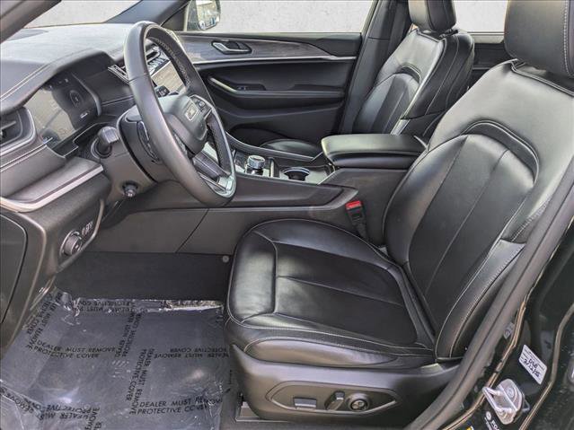 Used 2024 Jeep Grand Cherokee L Limited w/ Luxury Tech Group II image 17