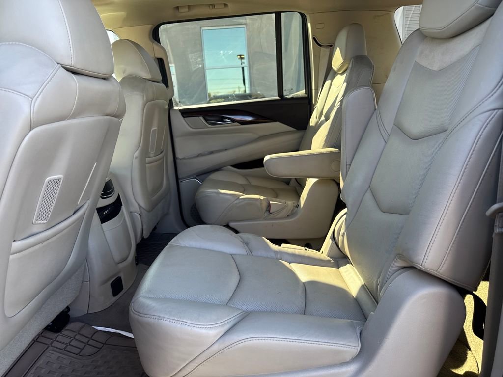 Used 2016 Cadillac Escalade ESV Luxury RWD image 17