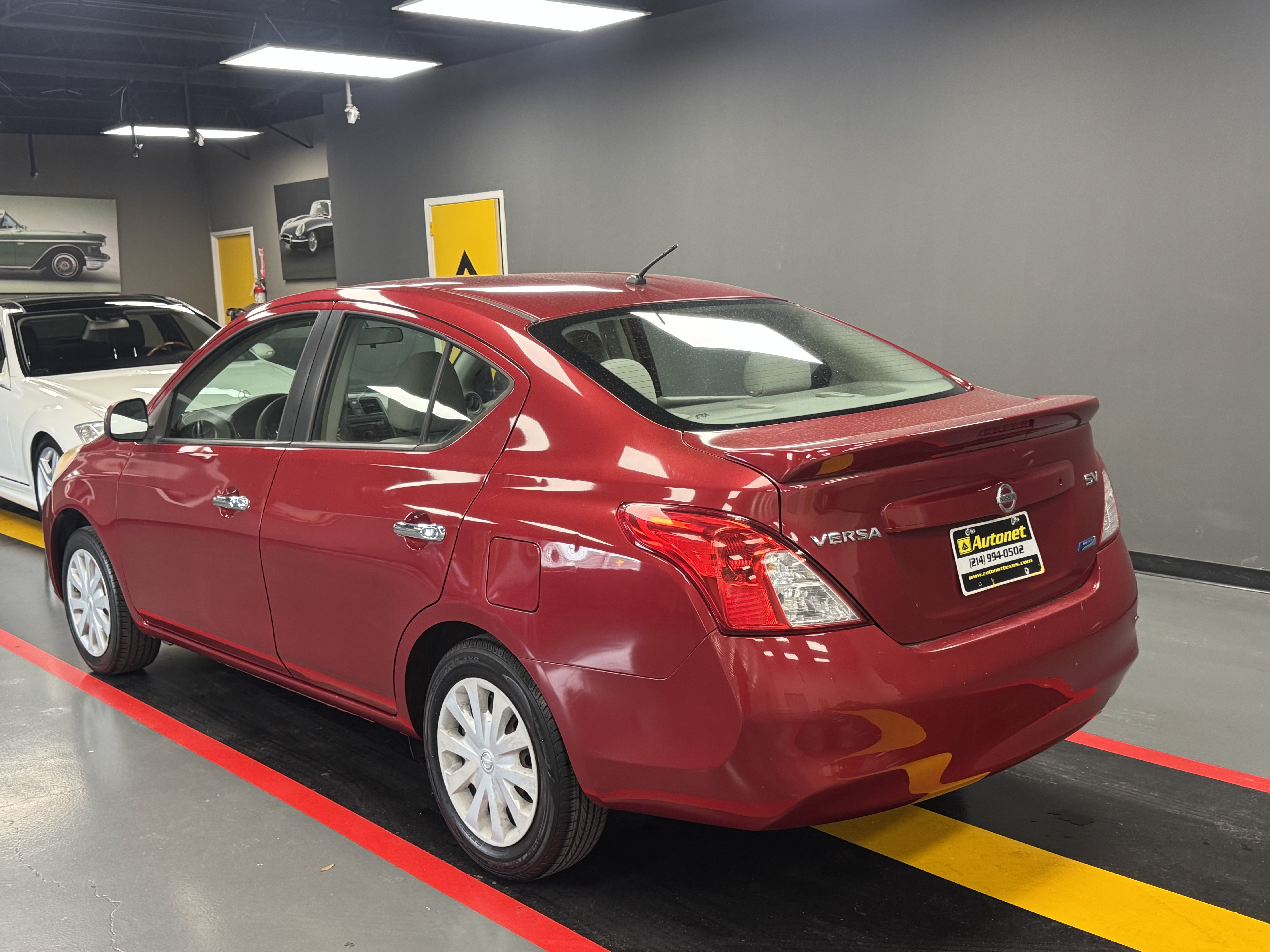 Used 2013 Nissan Versa SV FWD image 3