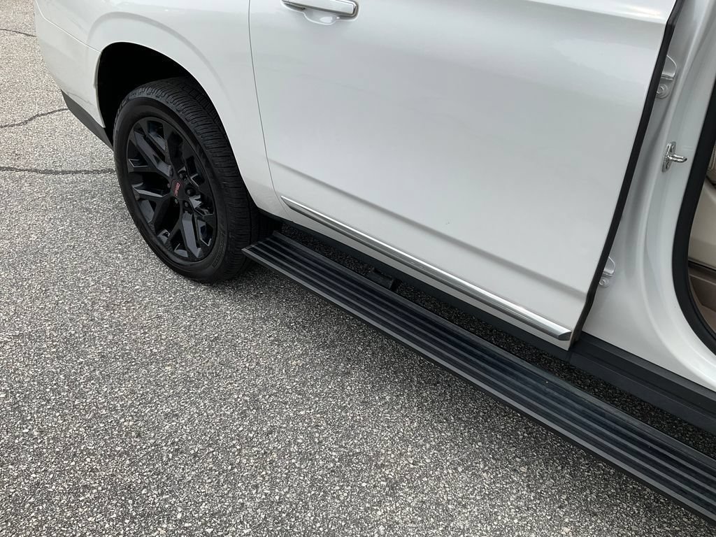 Used 2022 GMC Yukon XL Denali AWD/4WD image 29