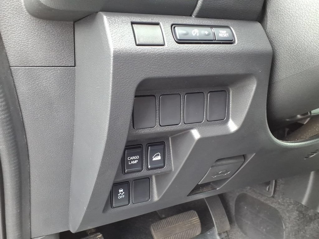 Certified 2023 Nissan Frontier SV w/ Tow Package AWD/4WD image 18