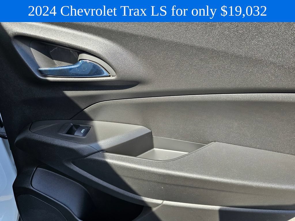 Used 2024 Chevrolet Trax LS FWD image 12