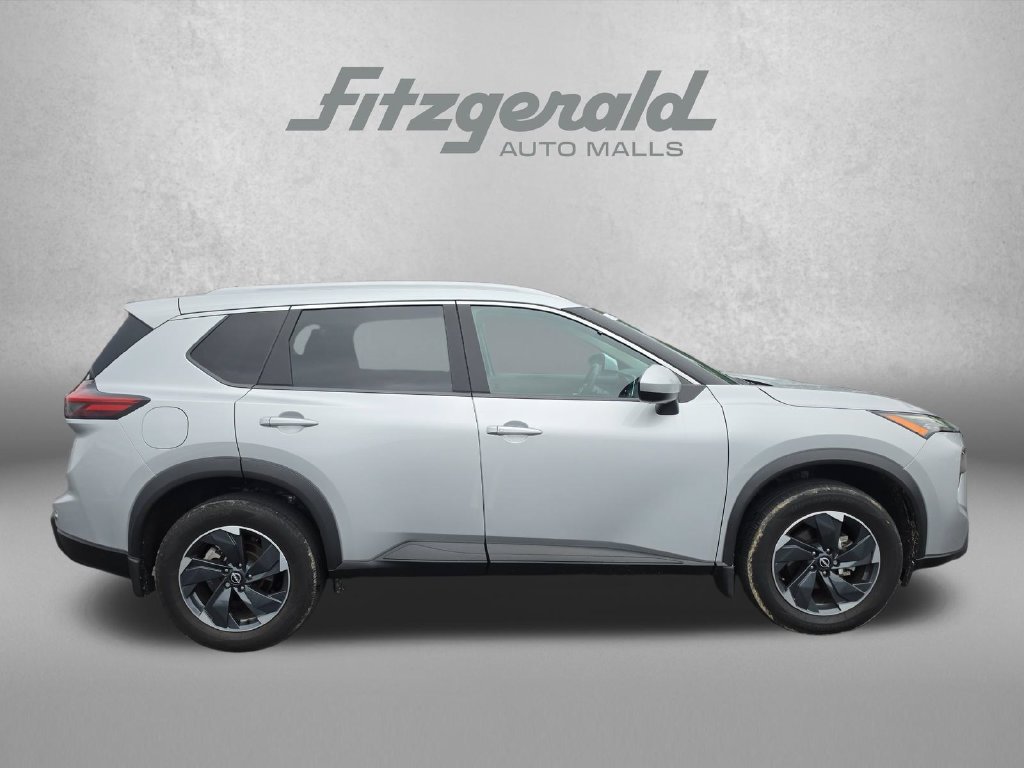 Used 2024 Nissan Rogue SV w/ SV Premium Package AWD/4WD image 9