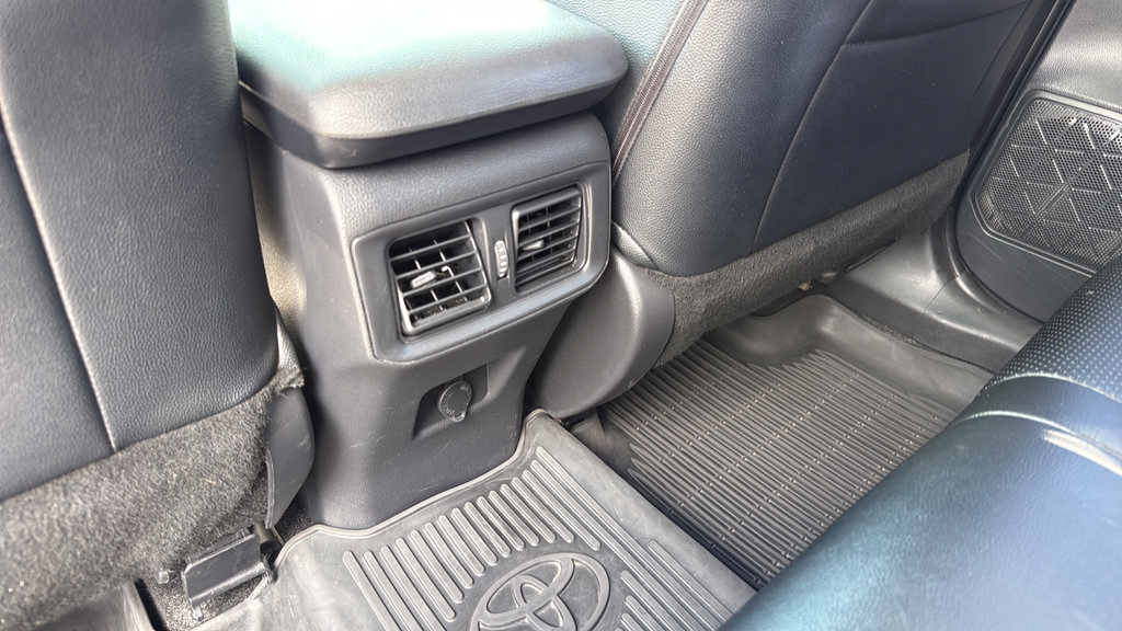 Used 2022 Toyota RAV4 LE AWD/4WD image 16