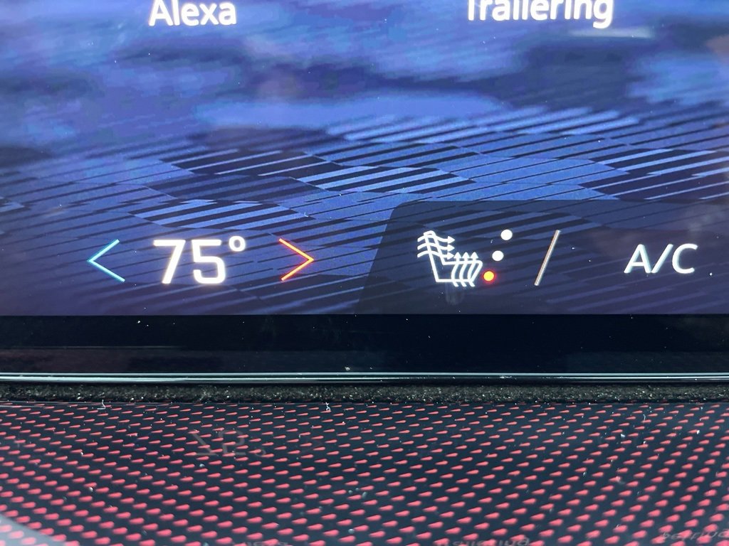 Used 2024 Chevrolet Traverse Z71 w/ Enhanced Driving Package image 12