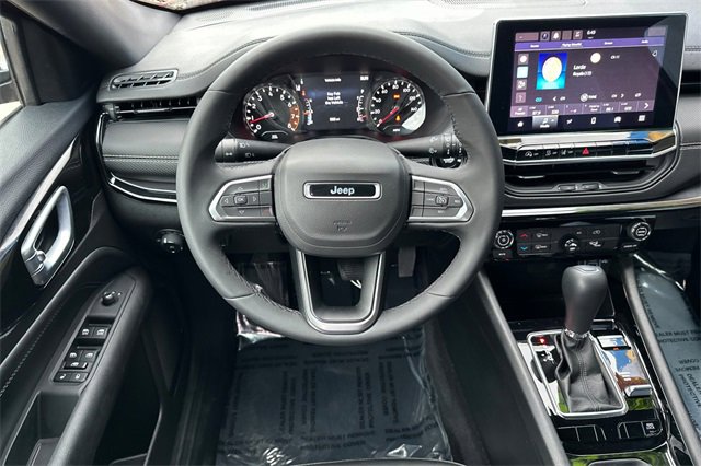 Used 2024 Jeep Compass Latitude w/ Convenience Group image 17
