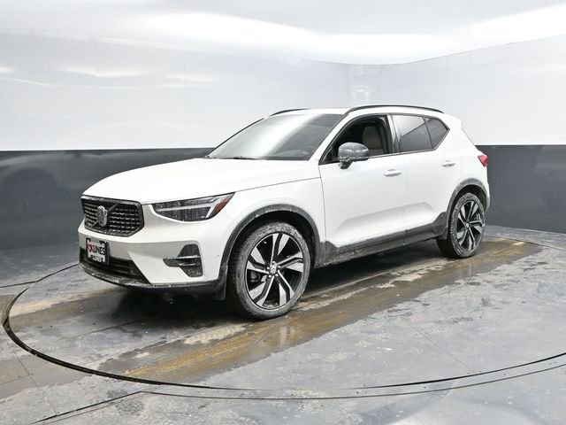 Used 2023 Volvo XC40 B5 Ultimate w/ Protection Package Premier image 3