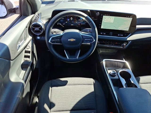 Used 2026 Chevrolet Equinox LT image 2