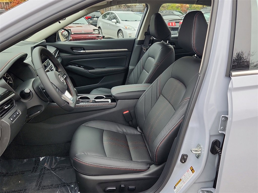 New 2025 Nissan Altima 2.5 SR w/ SR Premium Package image 6