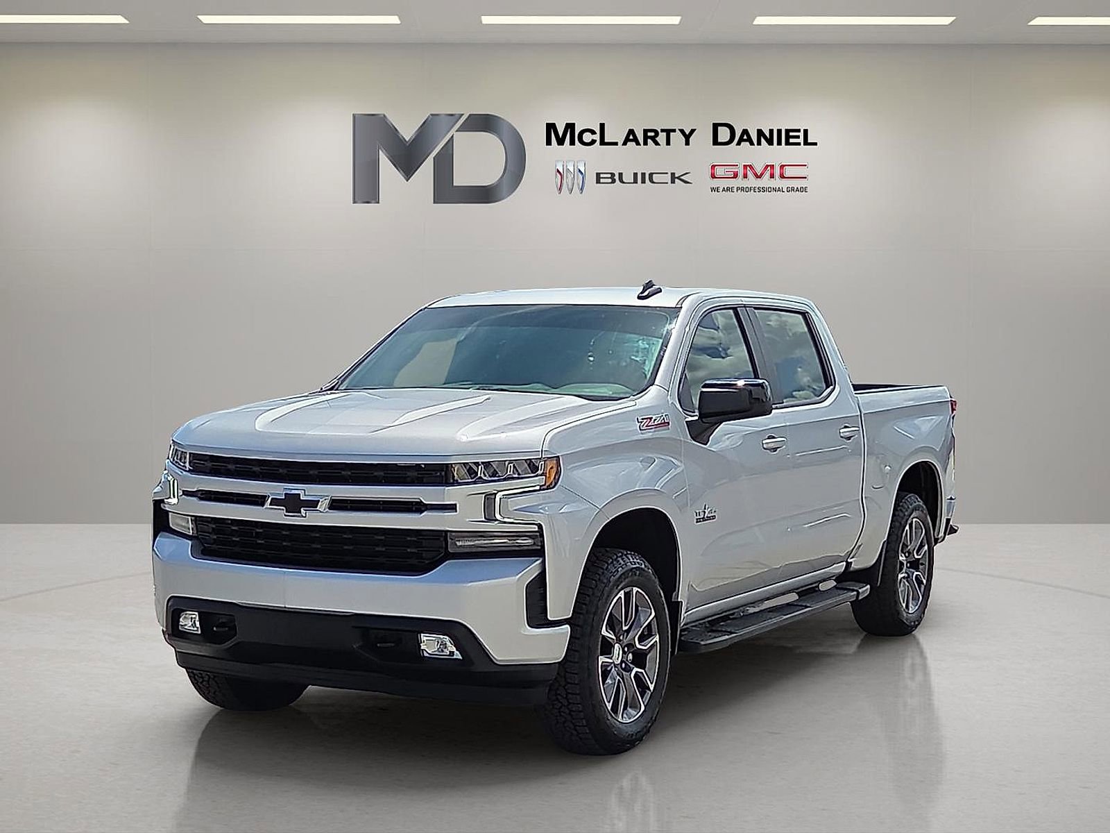 Certified 2022 Chevrolet Silverado 1500 RST w/ Z71 Off-Road Package AWD/4WD image 2