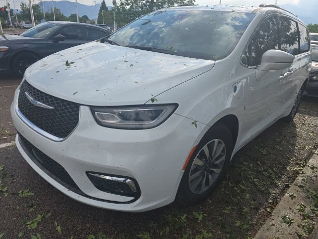 Used 2021 Chrysler Pacifica Touring-L FWD image 2