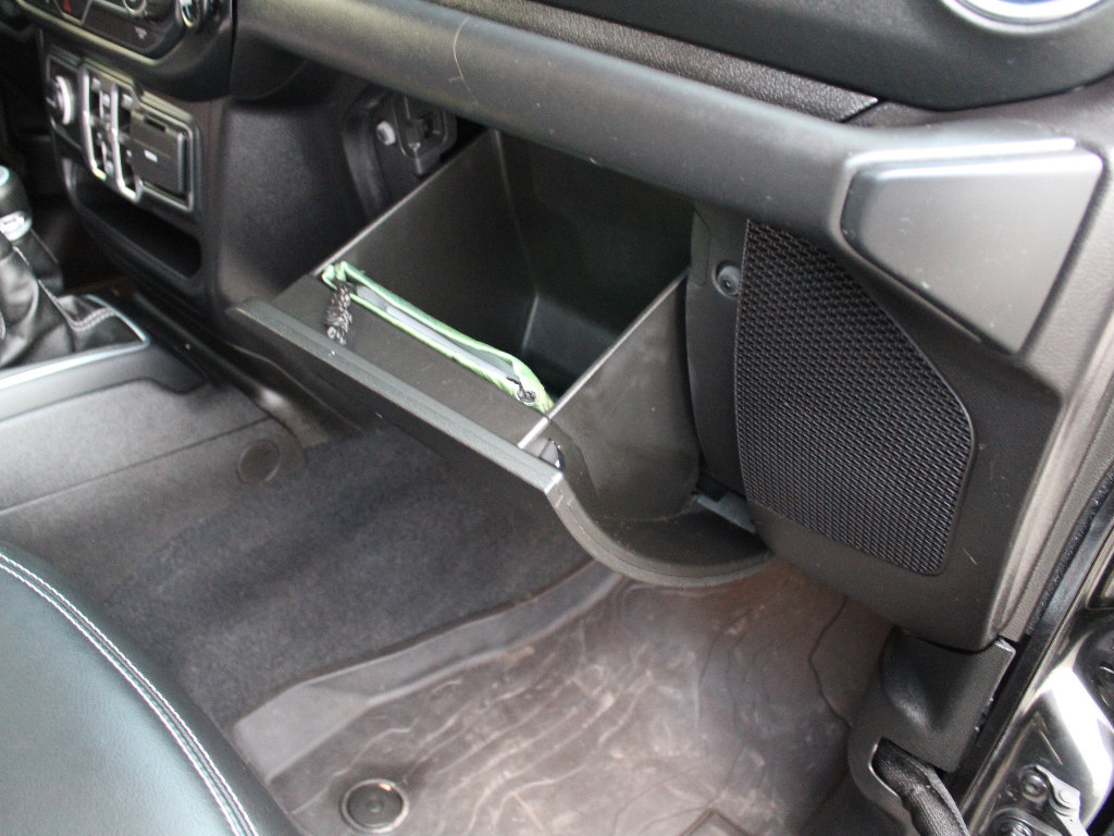 Used 2018 Jeep Wrangler Unlimited Sahara image 13